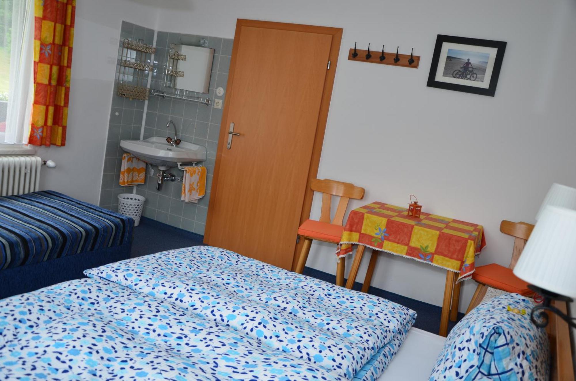 Haus Dachstein Schnitzer Hotel Ебен им Понгау Стая снимка