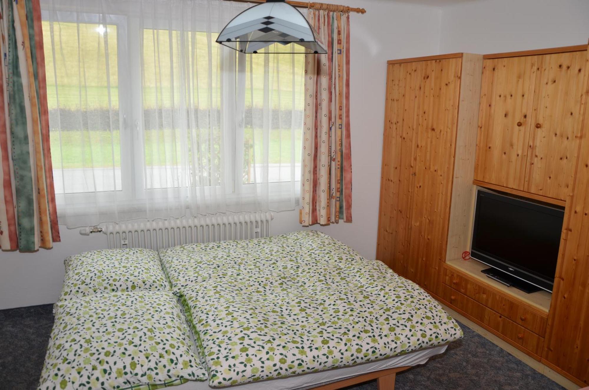 Haus Dachstein Schnitzer Hotel Ебен им Понгау Стая снимка
